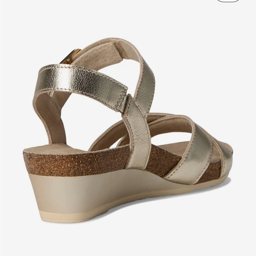 ❌SOLD❌NIB Naot Throne Gold Strappy Sandals - Picture 3 of 10
